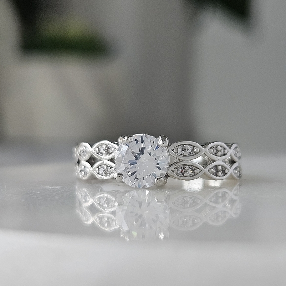 Classic Vintage Style Ring, size 7 - Charmed Aroma - Picture 1 of 4